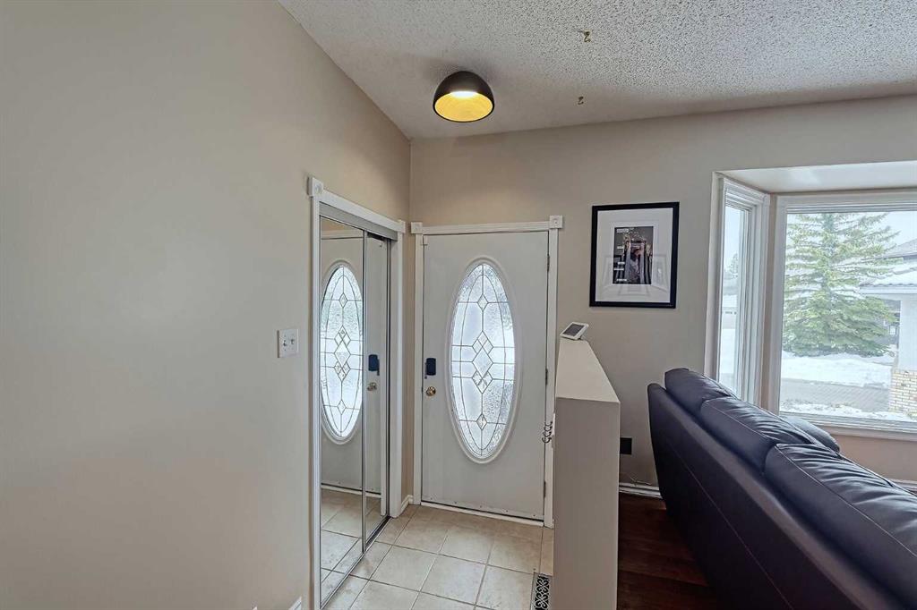 Additional image 3 of 15 Edgeland Mews NW, Calgary, AB, T3A 4C9