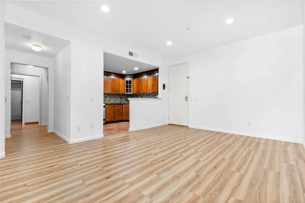 Additional image 6 of 16940 Chatsworth Unit 208, Granada Hills, CA 91344