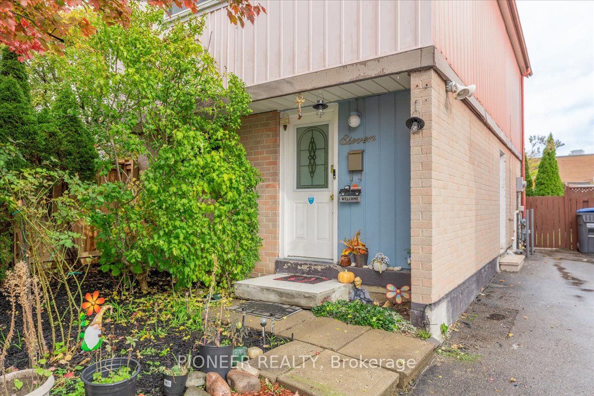 Additional image 4 of 11 Great Oak Court, Brampton, ON, L6S 2J9