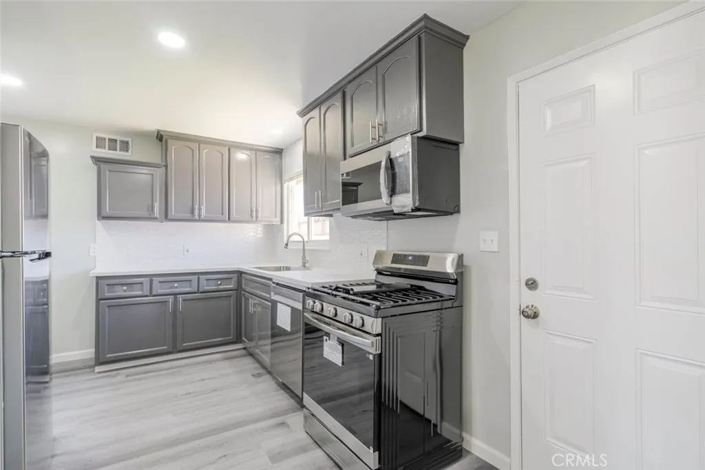 Additional image 39 of 44961 5th Street E, Lancaster, CA 93535