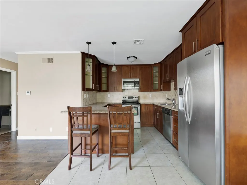 Additional image 9 of 18547 Collins Street Unit B24, Tarzana, CA 91356