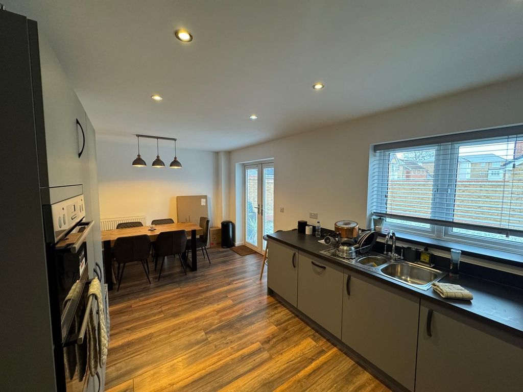 Additional image 5 of 4 bed flat for saleAldermans Drive, Peterborough PE3