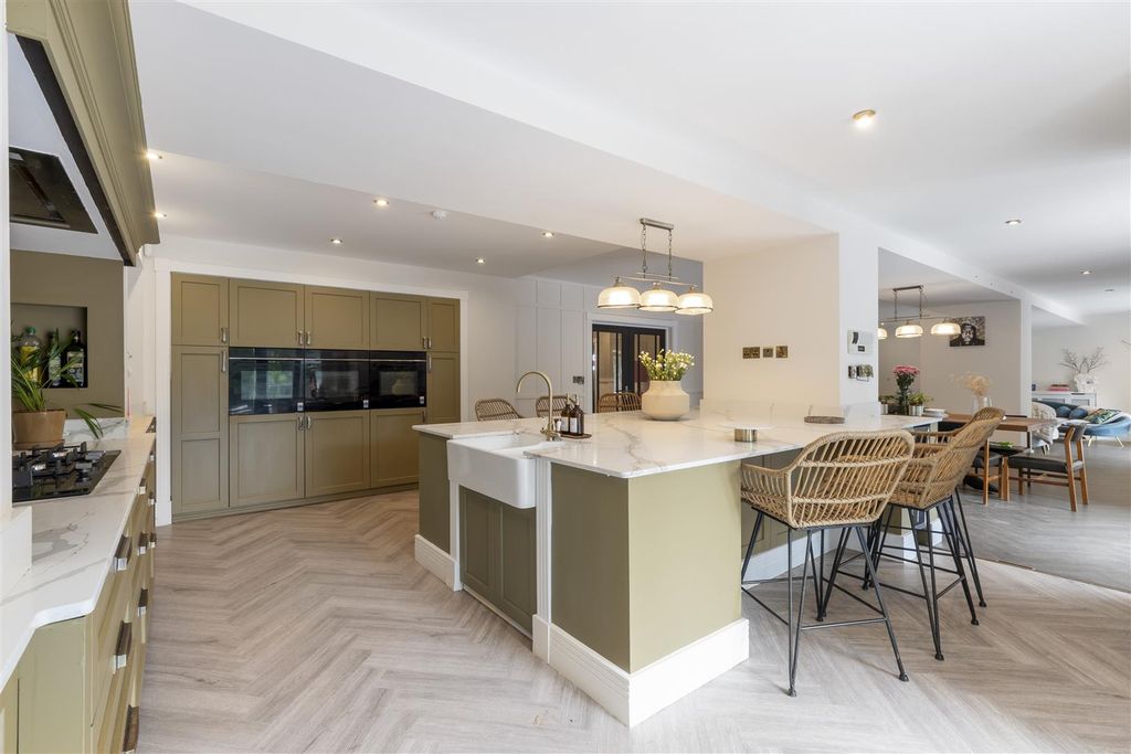 Additional image 13 of 7 bed property for saleLovelace Avenue, Solihull B91