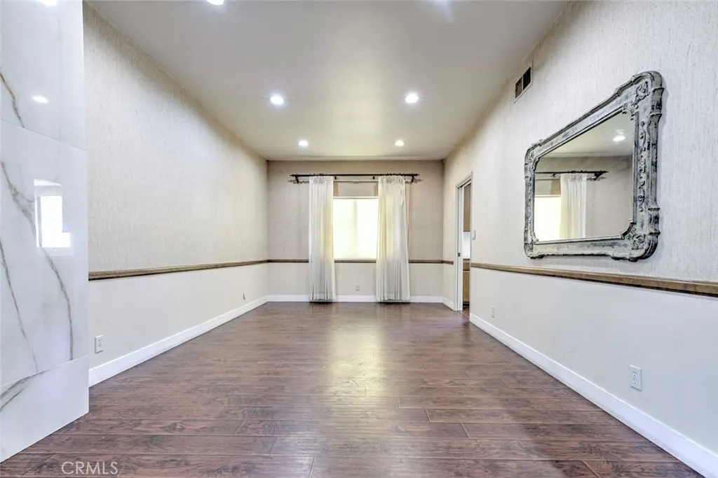 Additional image 8 of 17522 Sherman Way Unit 202, Van Nuys, CA 91406