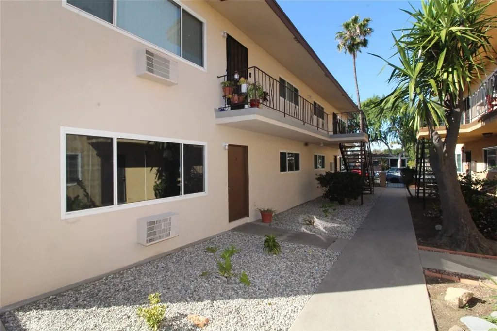 Additional image 4 of 1010 E 32nd St Unit B, Signal Hill, CA 90755