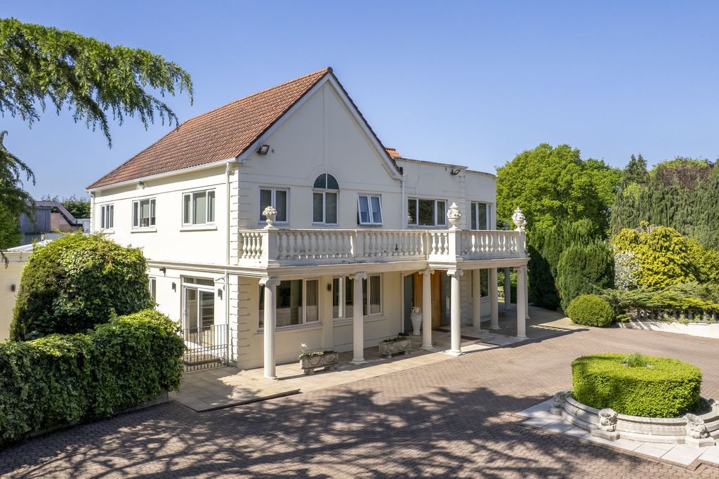 6 bed detached house for saleHollybush Road, Cardiff CF23