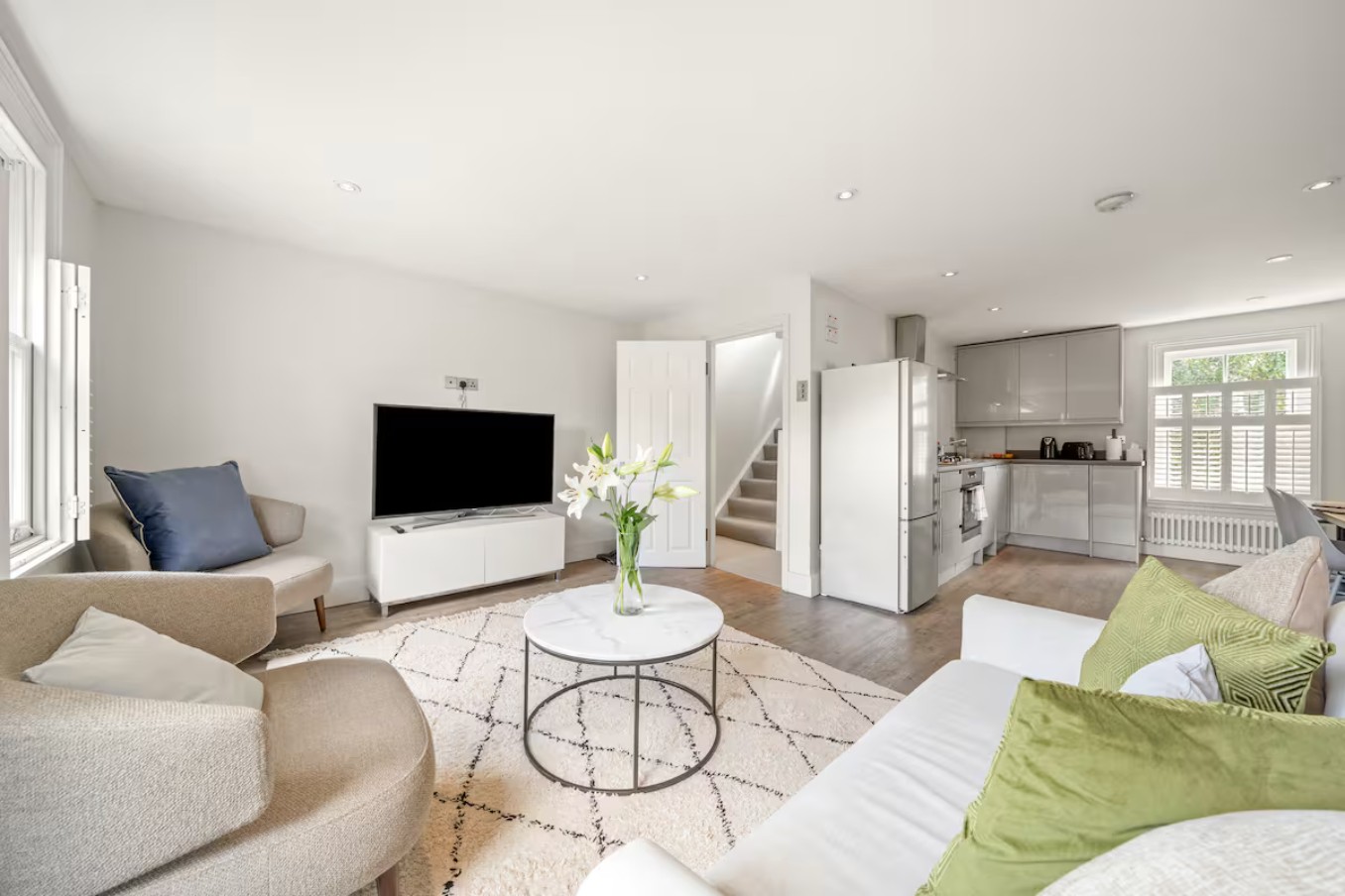 2 Bed Flat, Vauxhall Grove, SW8, N1 7GU