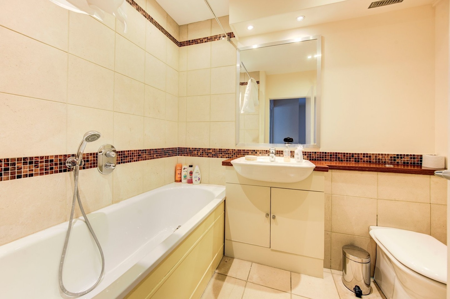 Additional image 9 of 2 Bed Flat, Drayton Court, SW10, N1 7GU