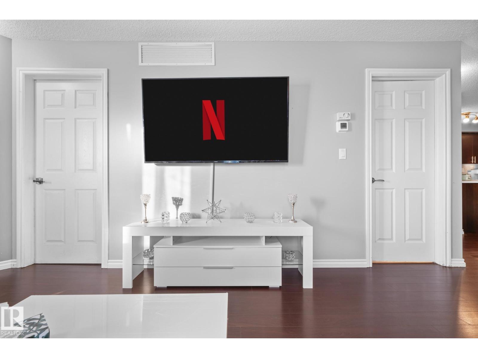 Additional image 4 of 301-10118 106 Avenue NW, Edmonton, AB, T5H0B8