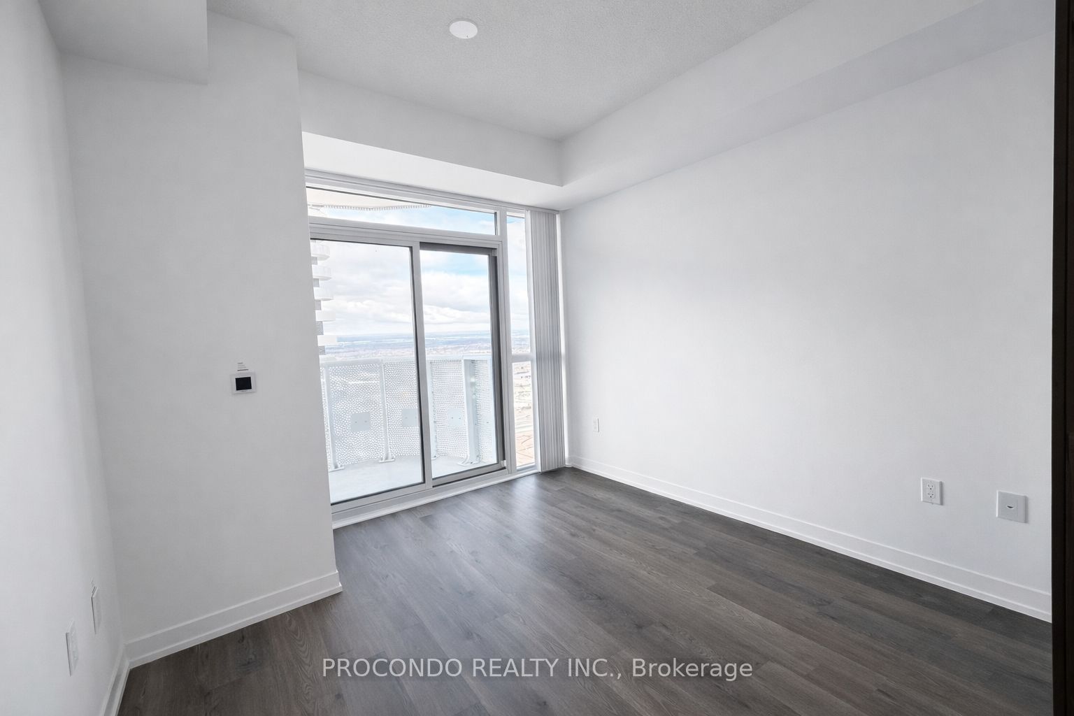 5801-8 Interchange Way, Vaughan, ON, L4K 5Z7 photo 3