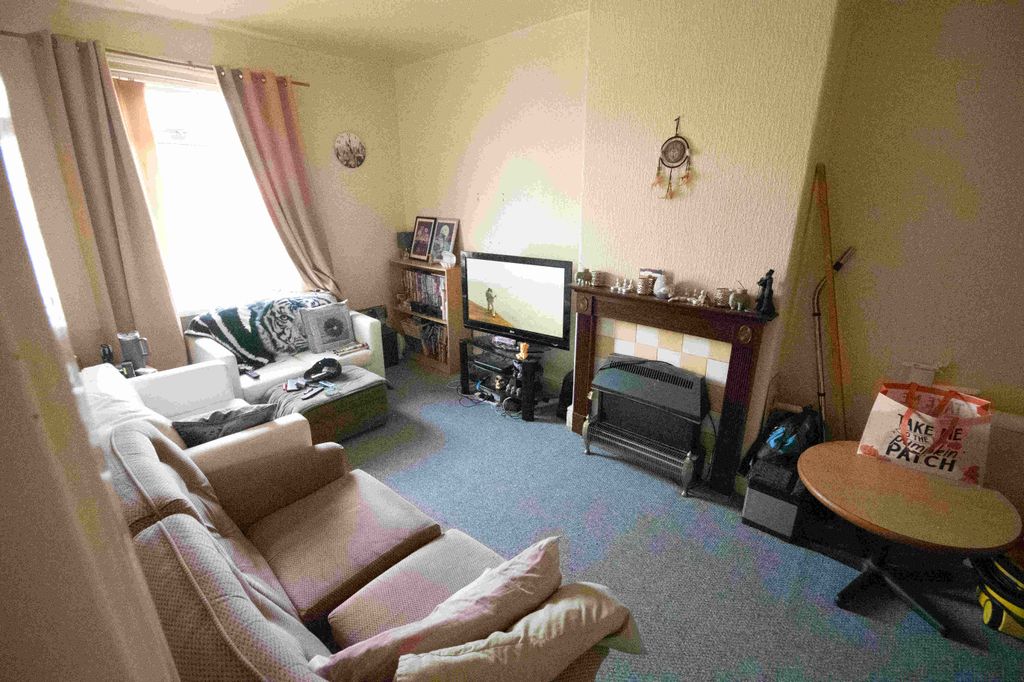 19 bed flat for saleCentral Drive, Blackpool FY1 photo 3
