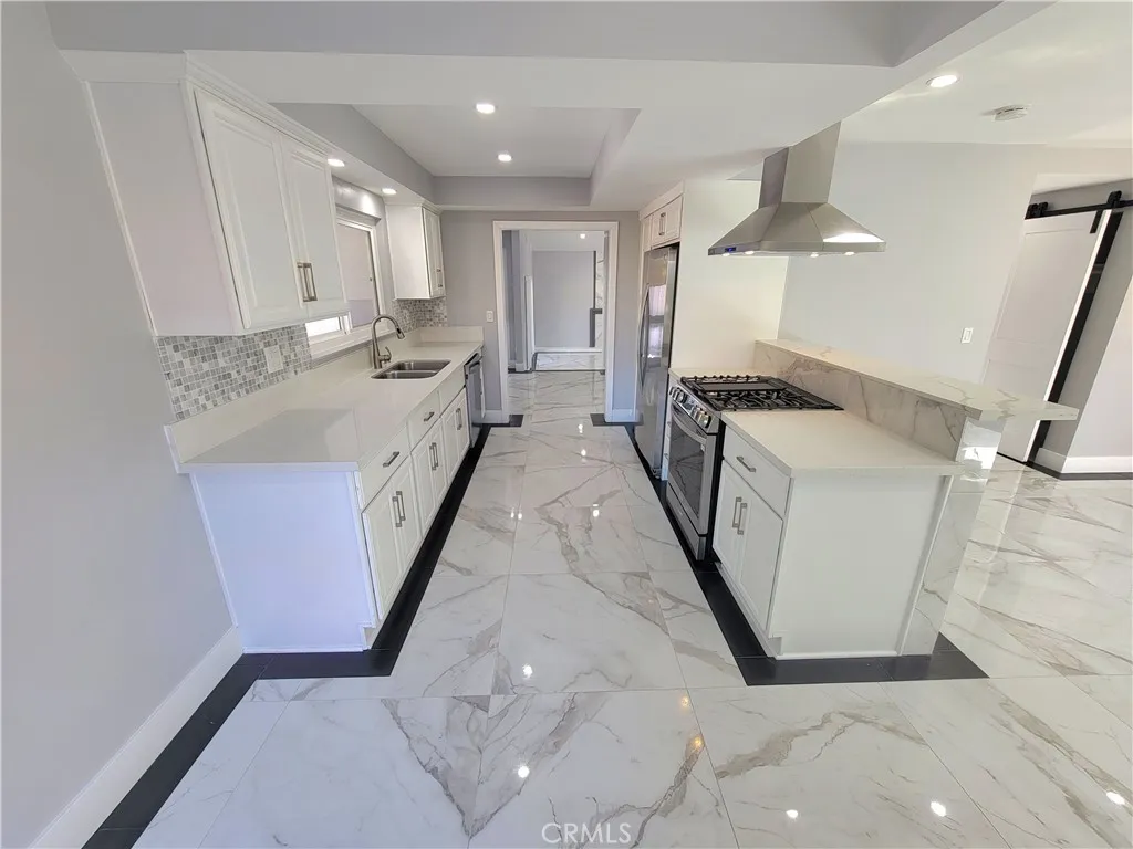 Additional image 6 of 17148 Escalon Dr, Encino, CA 91436