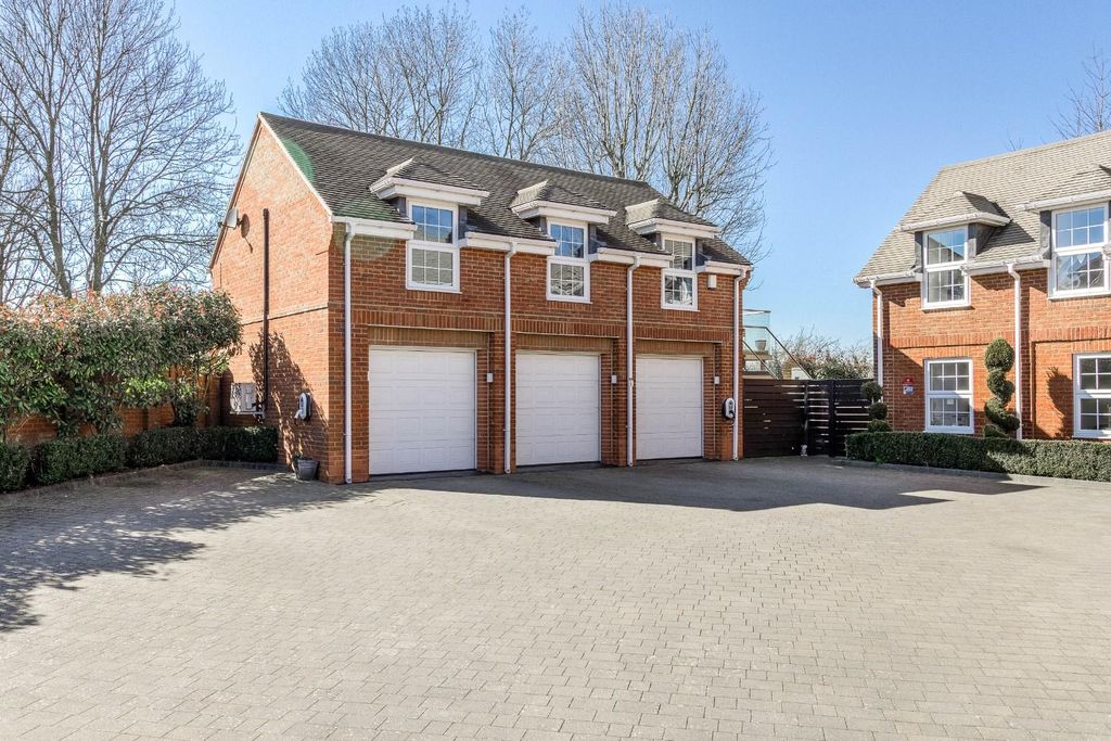 Additional image 41 of 6 bed detached house for saleBelfry Lane, Collingtree Park, Northampton NN4