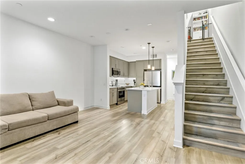 Additional image 38 of 2560 Valentina Way Unit 2, Commerce, CA 90040