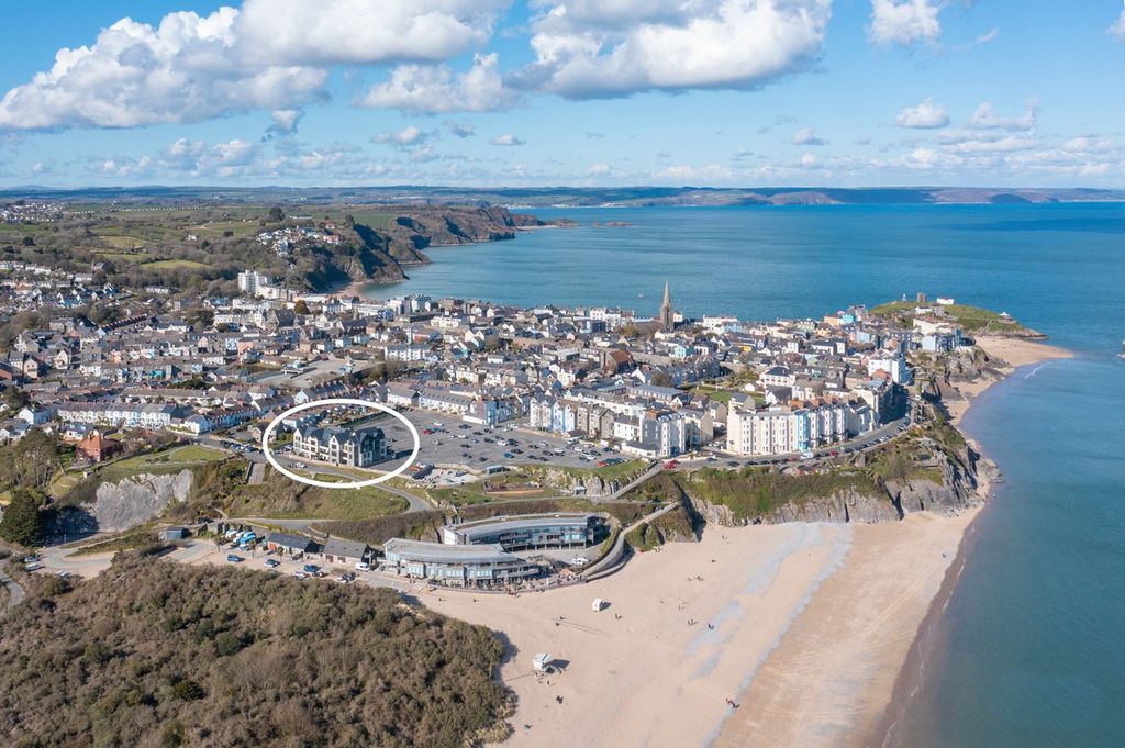 2 bed flat for saleBattery Road, Tenby SA70