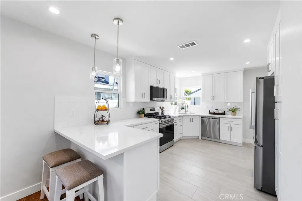 Additional image 82 of 406 Eton Dr, Burbank, CA 91504