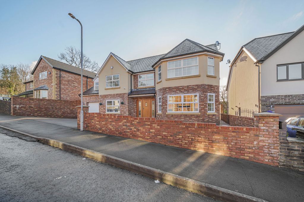 4 bed detached house for saleNant Celyn, Crynant, Neath SA10