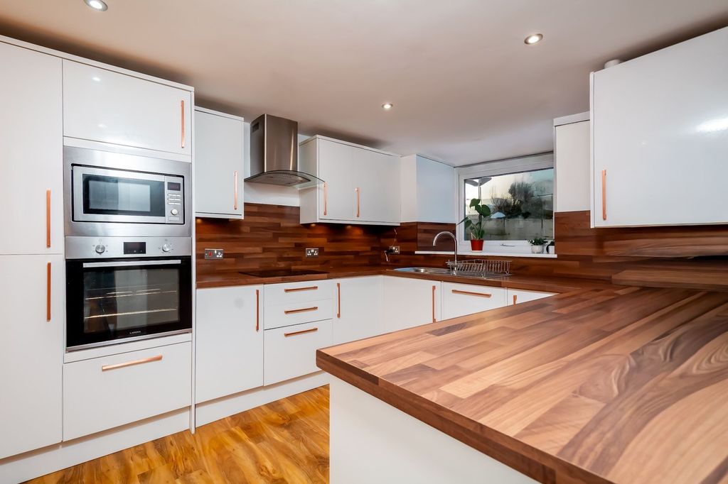 Additional image 2 of 3 bed flat for saleLanglands Road, Hawick TD9