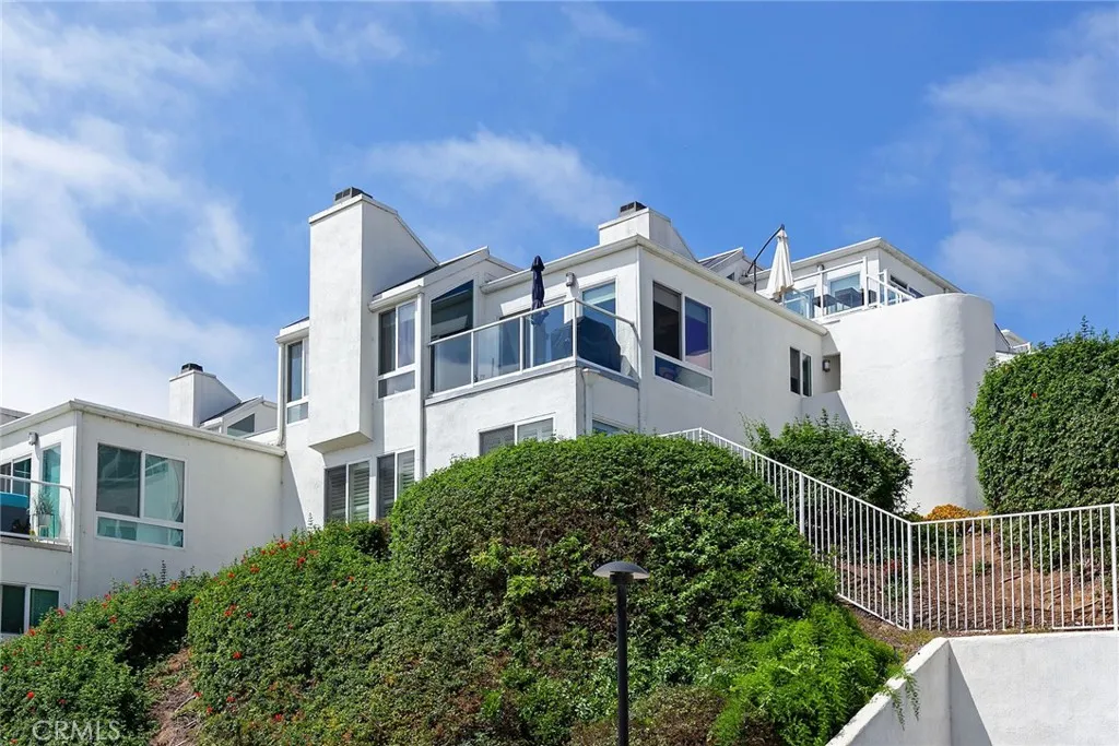 319 Longden Ln, Solana Beach, CA 92075