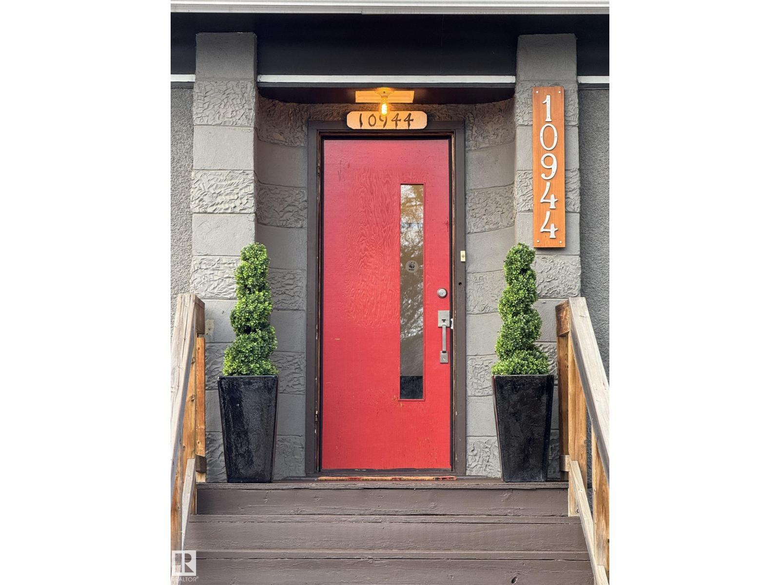 Additional image 3 of 10944 71 Avenue NW, Edmonton, AB, T6G0A1