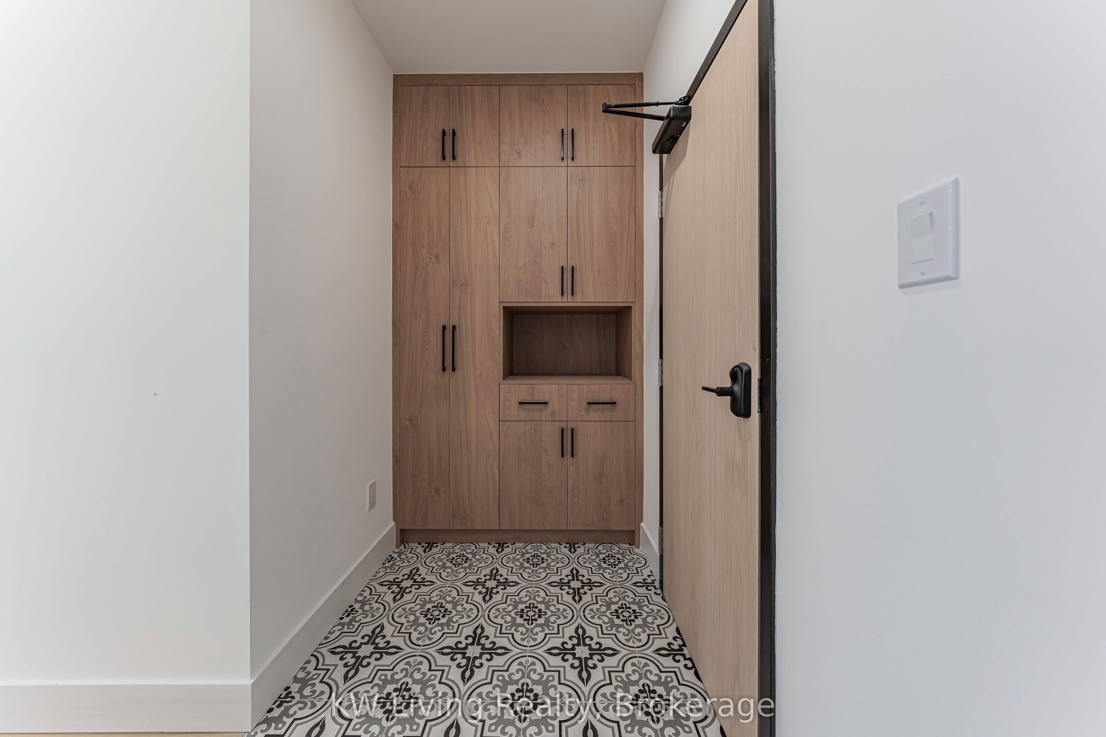 Additional image 5 of 201-712 Eglinton Avenue E, Toronto, ON, M4G 2K7