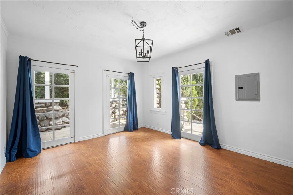 Additional image 14 of 2526 Foothill Boulevard, La Crescenta, CA 91214