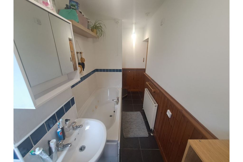 Additional image 10 of 2 bed flat for saleDavaar Avenue, Campbeltown PA28