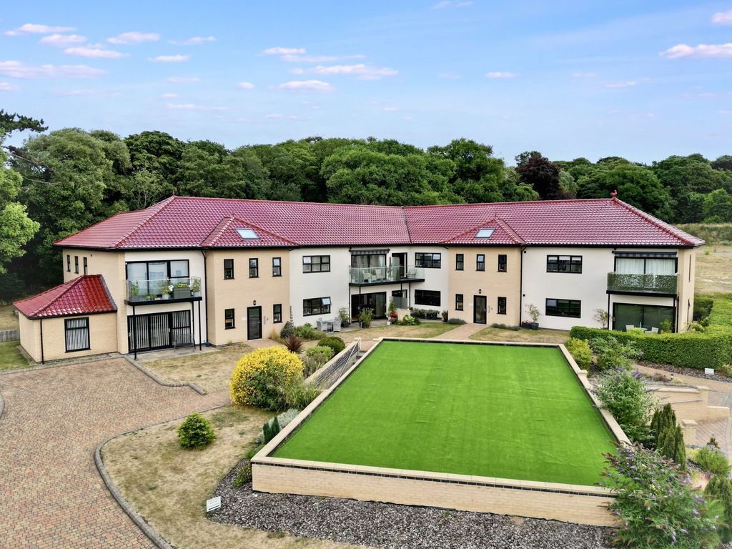 3 bed flat for saleBarclay Court Gardens, Cromer NR27