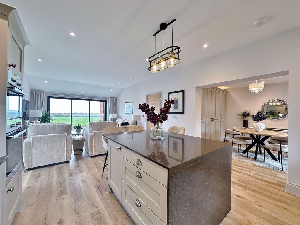 Additional image 3 of 2 bed flat for saleOldfield Drive, Heswall CH60