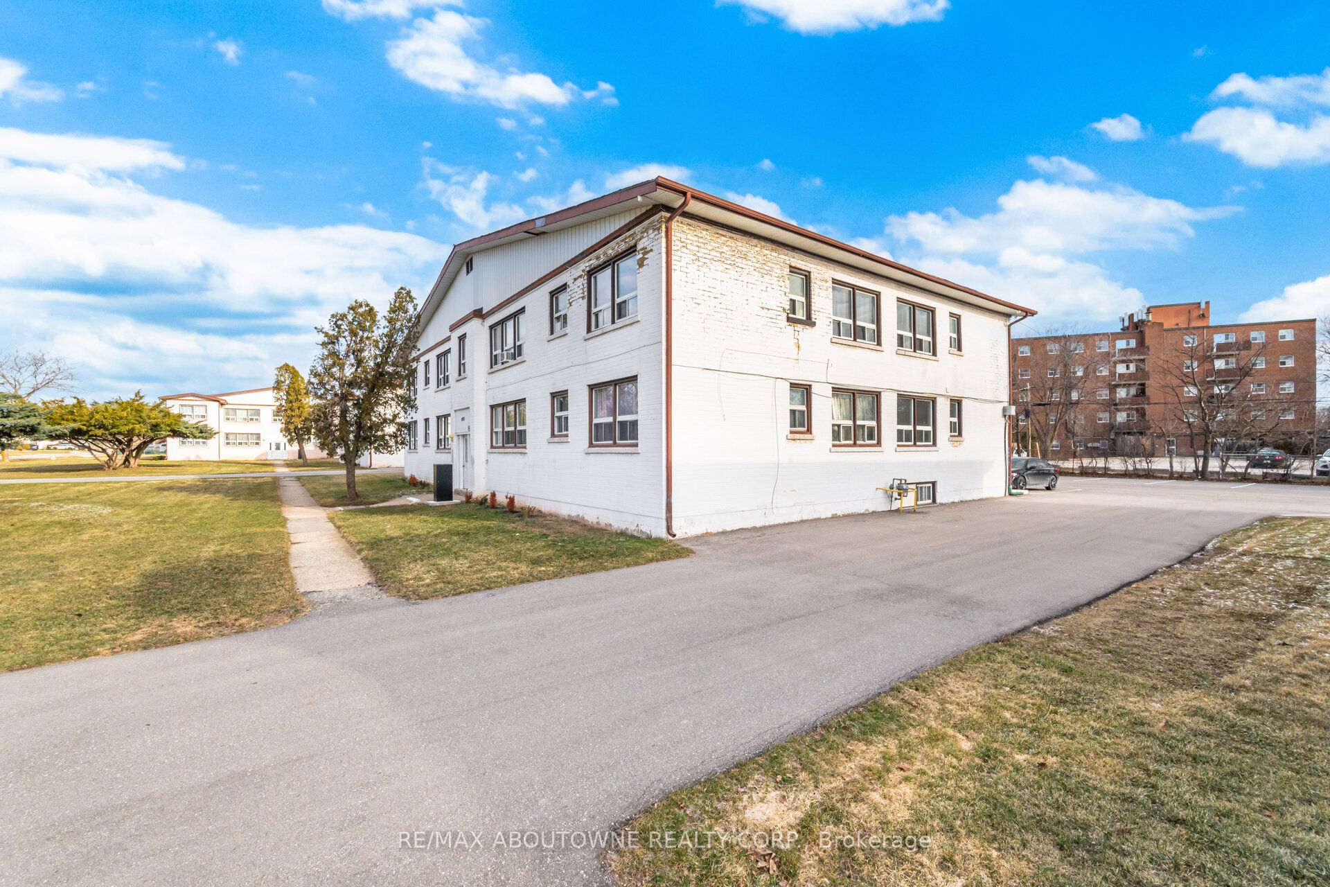 4-1031 Churchill Avenue E, Oakville, ON, L6H 1A3