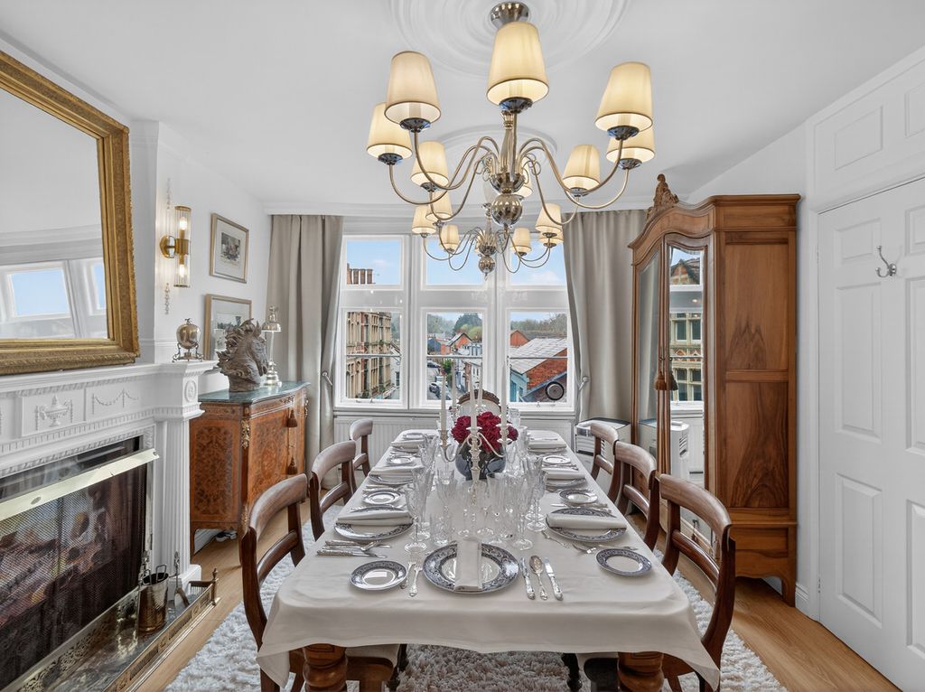 Additional image 2 of 3 bed flat for saleFriday Street Henley-On-Thames, Oxfordshire RG9