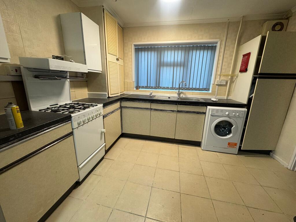 Additional image 9 of Room Available In B45