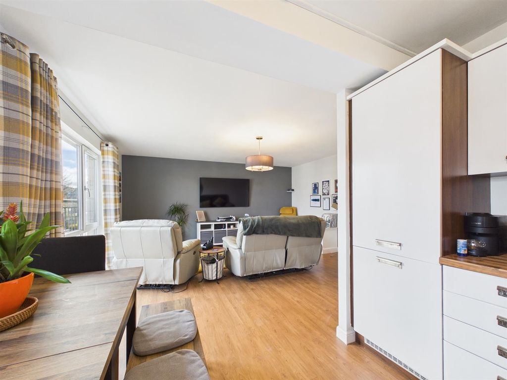 2 bed flat for sale108 Monart Road, Perth PH1 photo 4