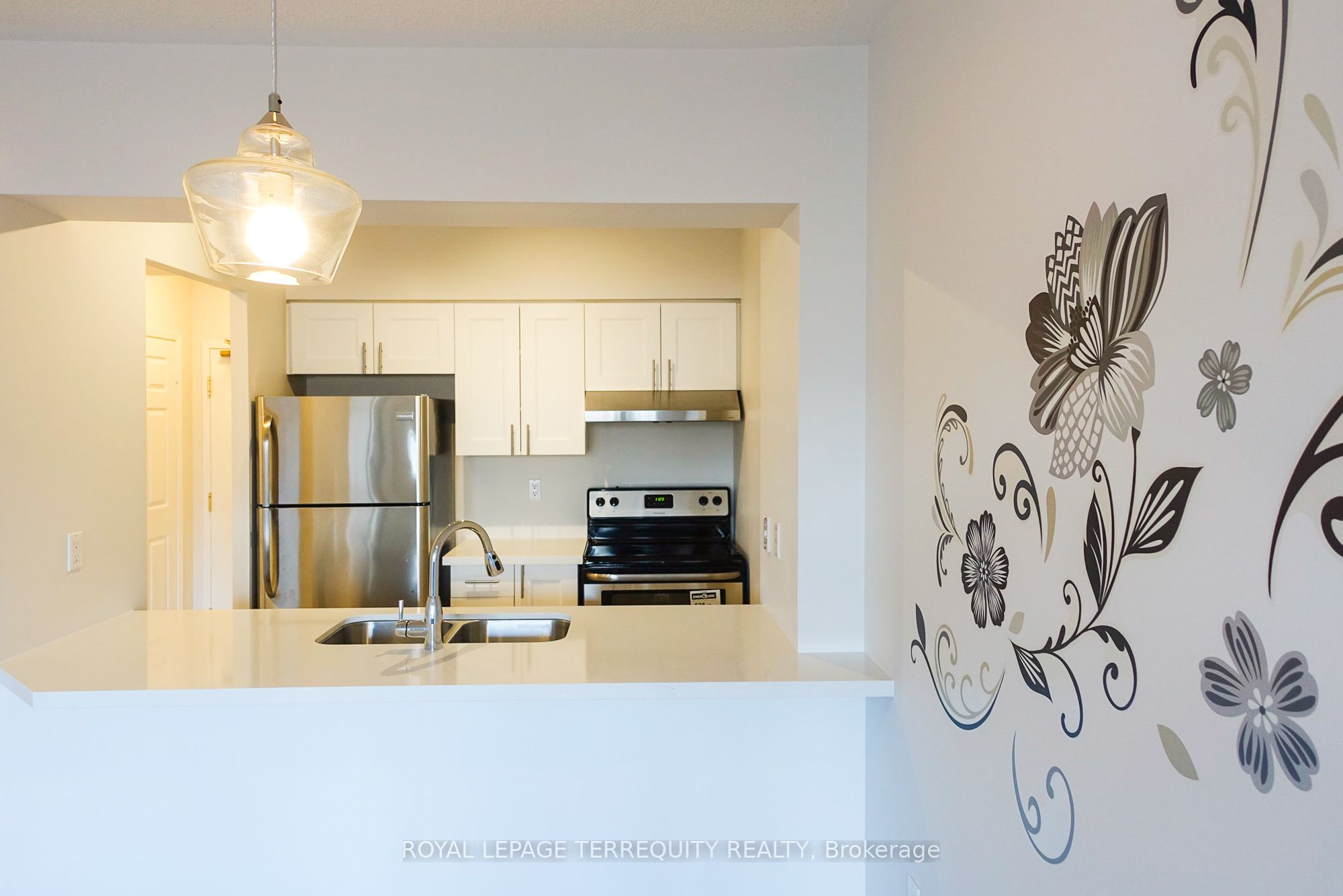 Additional image 6 of 702-887 Bay Street, Toronto, ON, M5S 3K4