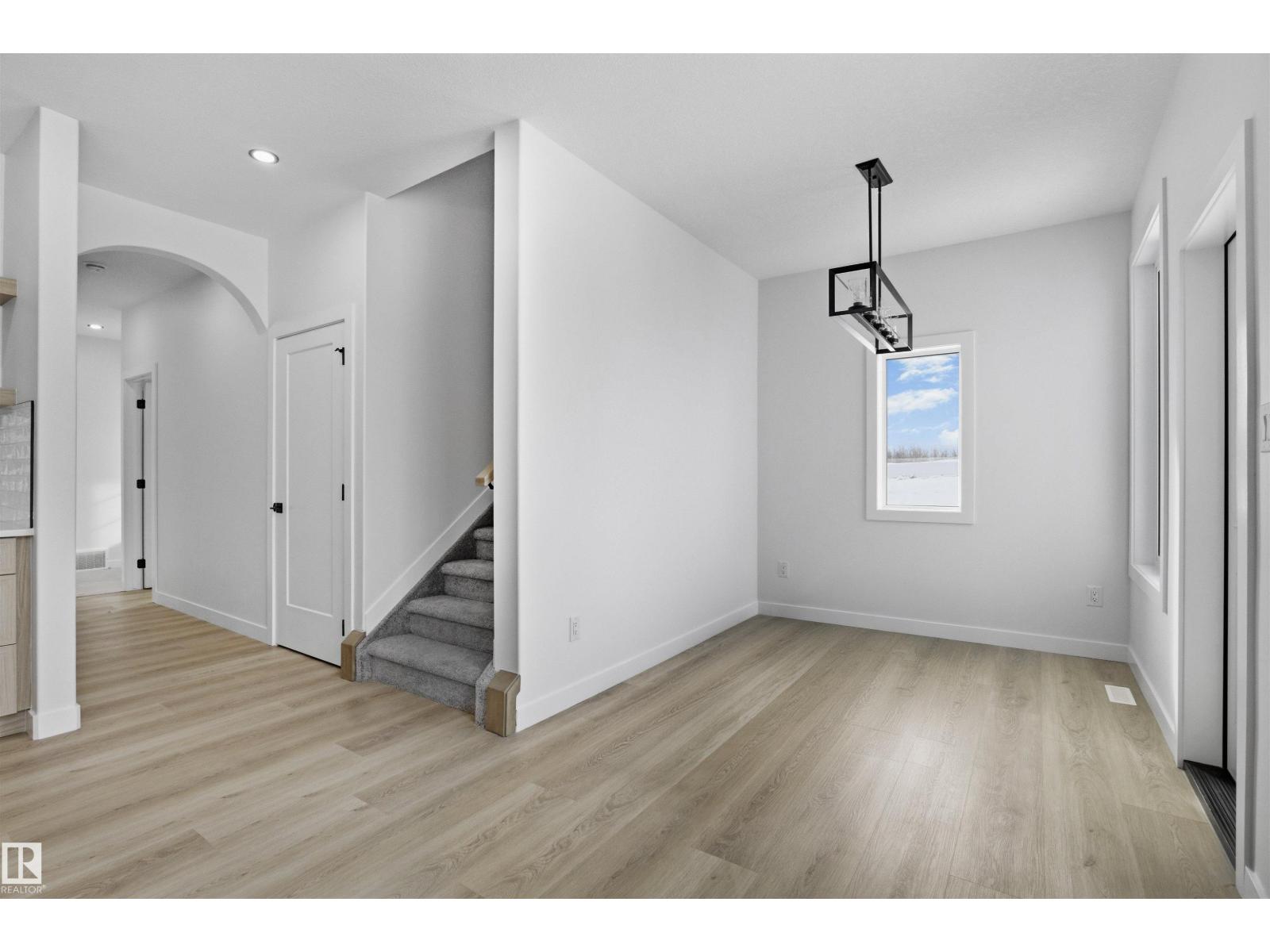 Additional image 3 of 3304 Chickadee Drive NW, Edmonton, AB, T5V1R5