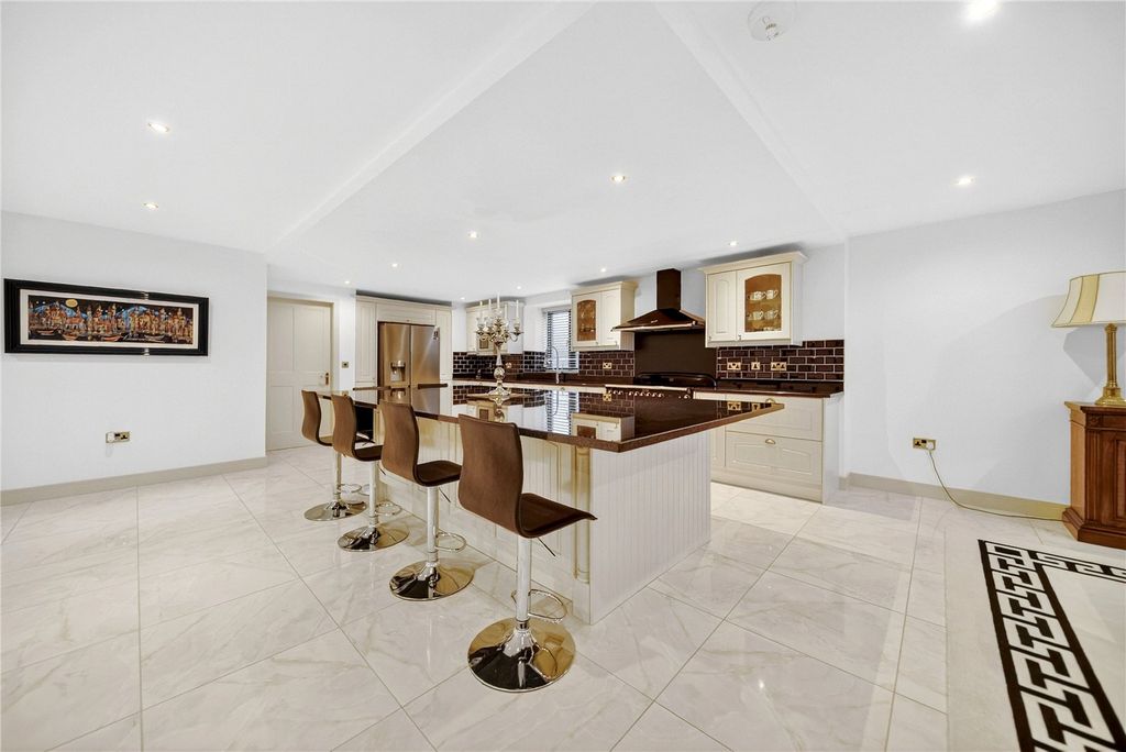 Additional image 5 of 3 bed flat for saleApartment B, High Winds, 513 Harrogate Road, Leeds, West Yorkshire LS17