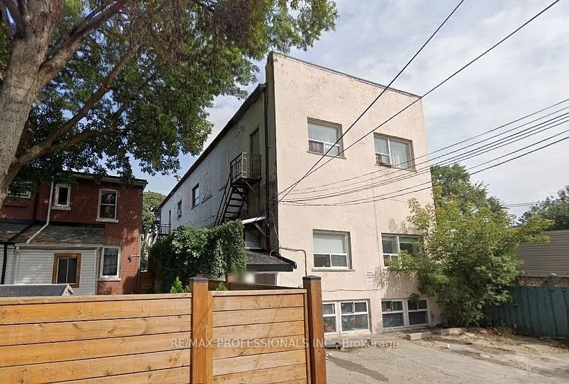 Lower 6-53 Maria Street, Toronto, ON, M6P 1W1