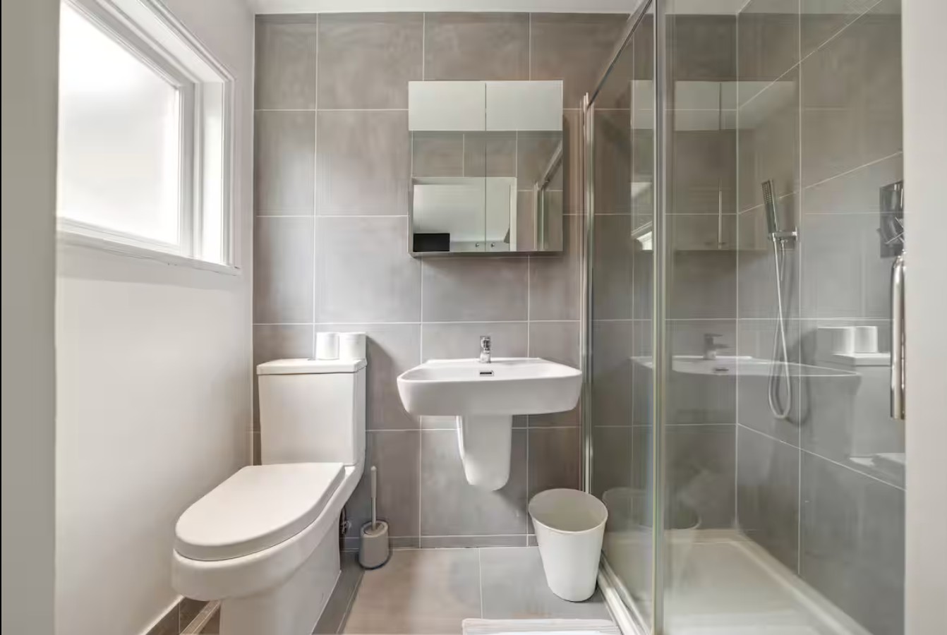 Additional image 5 of 2 Bed Flat, Vauxhall Grove, SW8, N1 7GU