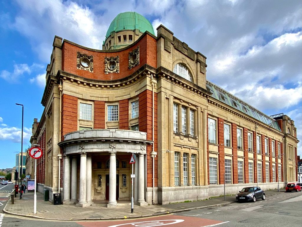 3 bed flat for saleClarence Place, Newport NP19