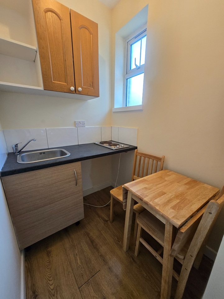 Studio Flat, Larkhall Lane, SW4, SW4 6SH