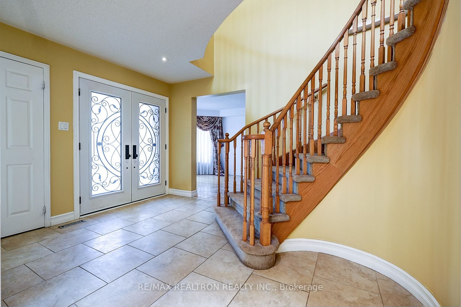 Additional image 3 of 10 Chiswick Crescent, Aurora, ON, L4G 6N9
