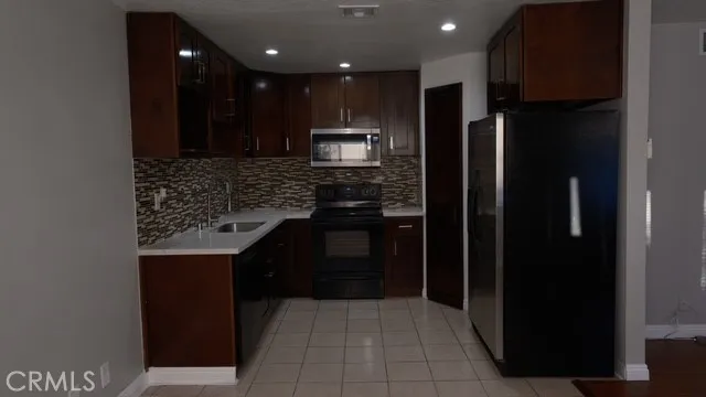 Additional image 14 of 18555 Collins St Unit C33, Tarzana, CA 91356