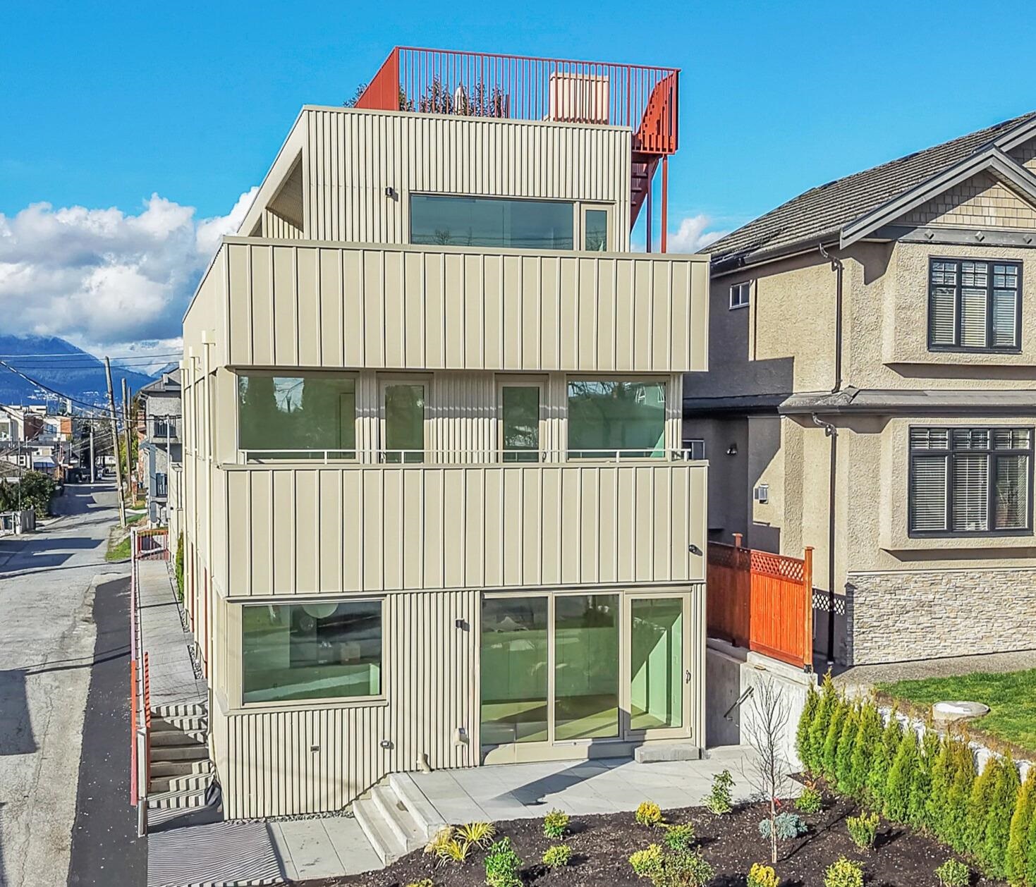 1-2915 5th Avenue E, Vancouver, BC, V5M 1N6