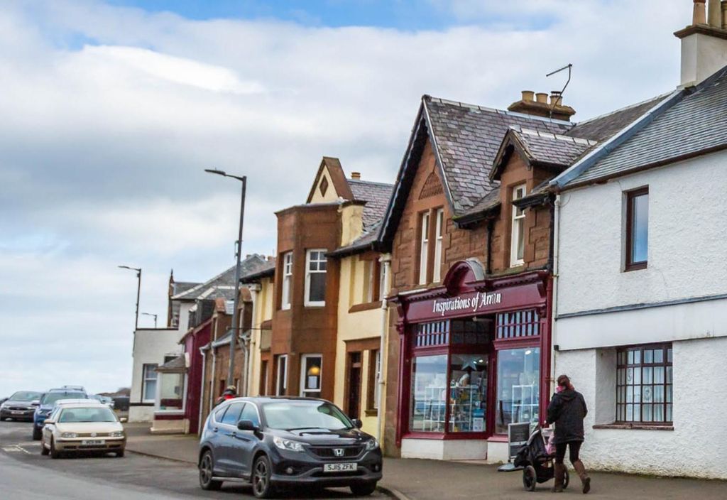 2 bed flat for saleCoopers Flat No 1, Brodick, Isle Of Arran KA27 photo 2