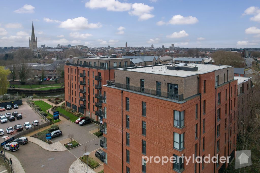 2 bed penthouse for saleGilders Way, Norwich NR3