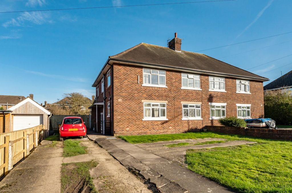 2 bed flat for saleDavenport Drive, Cleethorpes, South Humberside DN35