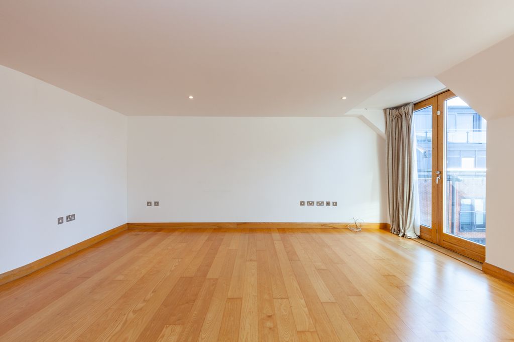 Additional image 5 of 3 bed penthouse for saleThe Lion Brewery, St Thomas' Street, Oxford OX1