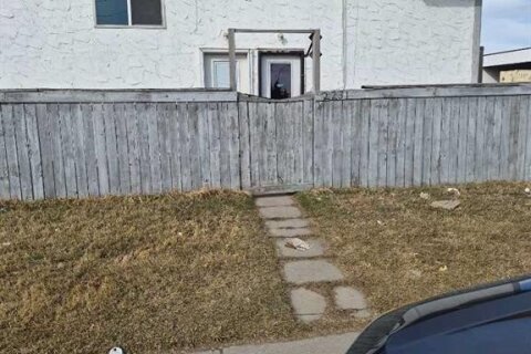 Additional image 5 of 2231 48 Street SE, Calgary, AB, t2b1m3