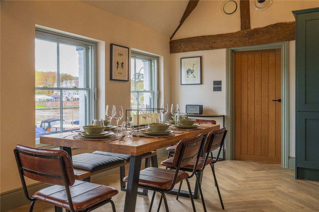 Additional image 8 of 2 bed flat for saleThameside, Henley-On-Thames, Oxfordshire RG9