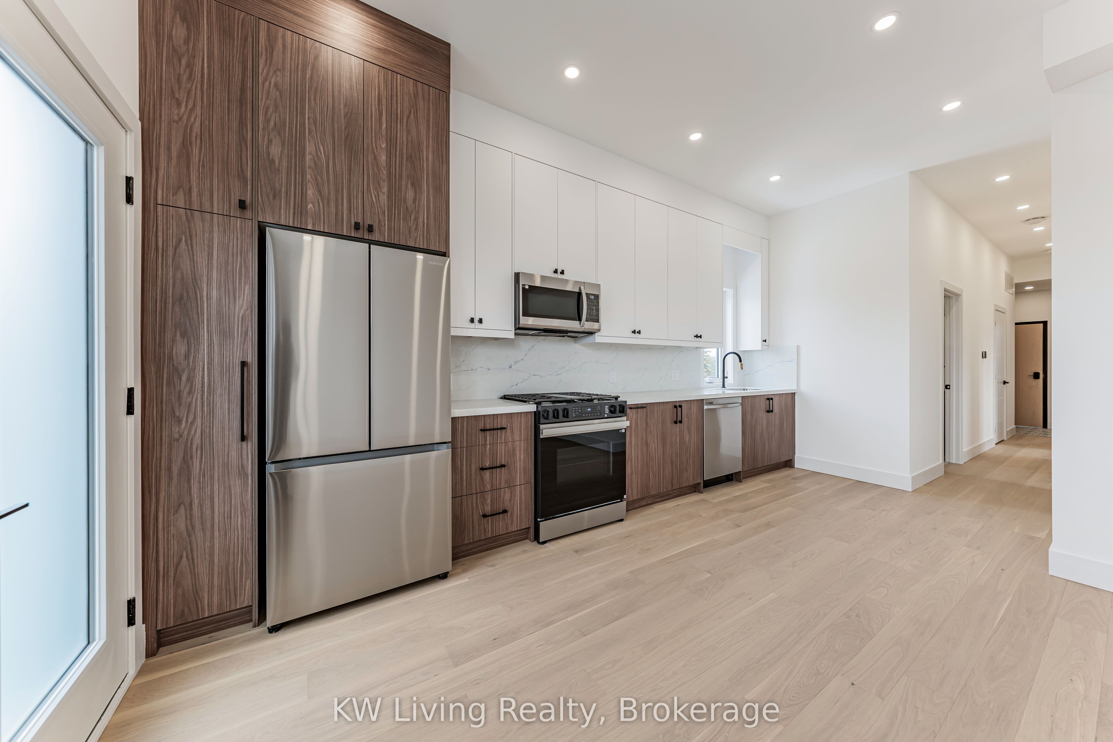 Additional image 2 of 201-712 Eglinton Avenue E, Toronto, ON, M4G 2K7
